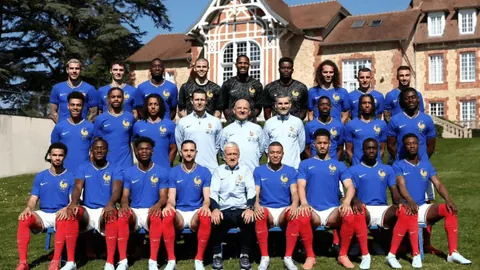 “澳超焦点战：华裔球员助威，珀斯5-2逆袭，两队提前出局，亚洲杯八强格局已定，中国队末轮冲刺小组头名”